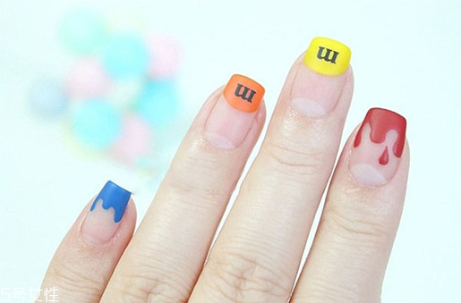 mm豆美甲怎么做？指甲上mm豆美甲教程