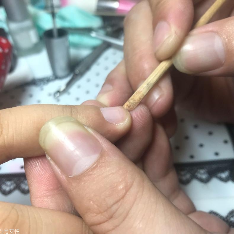 短指甲怎么上色？短指甲上色詳細步驟