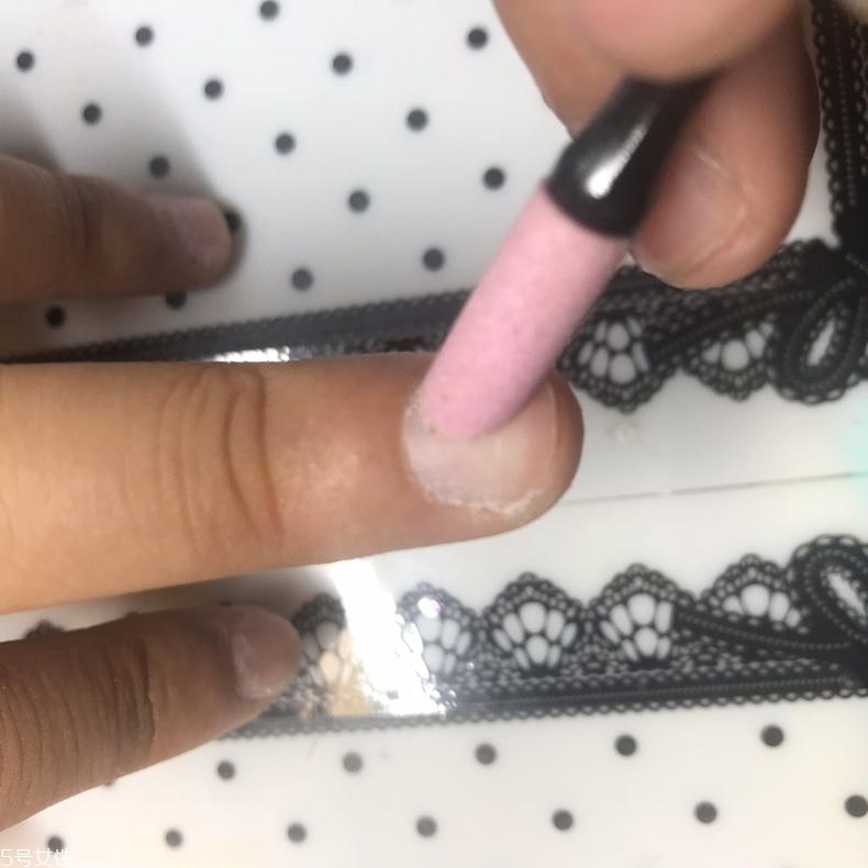 短指甲怎么上色？短指甲上色詳細步驟