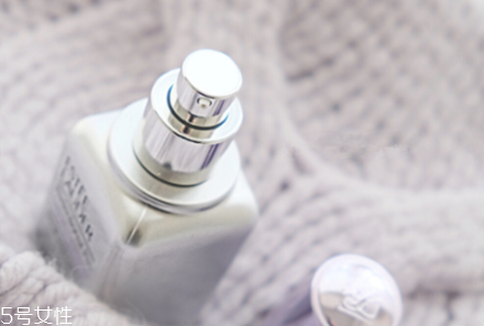 雅詩蘭黛線雕精華搭配什么一起用 雅詩蘭黛線雕精華用法 雅詩蘭黛線雕精華搭配什么一起用 雅詩蘭黛線雕精華用法