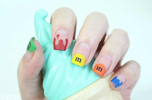 mm豆美甲怎么做？指甲上mm豆美甲教程