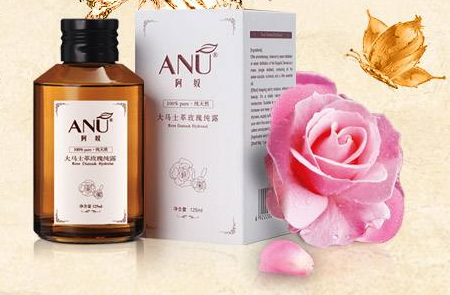 玫瑰純露可以當爽膚水用嗎 玫瑰純露和爽膚水哪個好 玫瑰純露可以當爽膚水用嗎 玫瑰純露和爽膚水哪個好