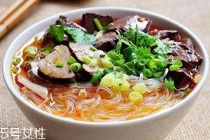 鴨血粉絲湯熱量 減肥可以吃鴨血粉絲嗎 鴨血粉絲湯熱量 減肥可以吃鴨血粉絲嗎