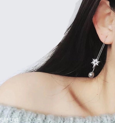 耳環(huán)后面的扣怎么戴？耳環(huán)后面的扣戴法