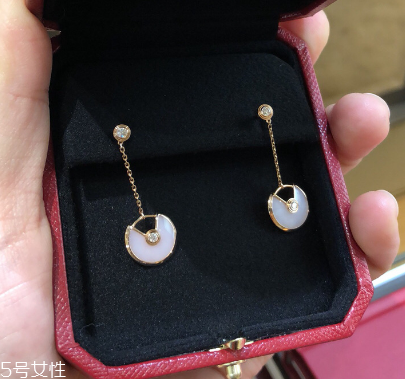 耳環(huán)買黃金還是鉑金？耳環(huán)黃金和鉑金哪個好