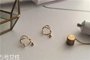 耳釘可以用雙氧水泡嗎？耳釘用雙氧水泡的影響