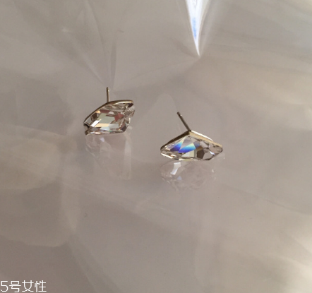 耳釘可以用鹽水消毒嗎？耳釘用鹽水消毒有用嗎