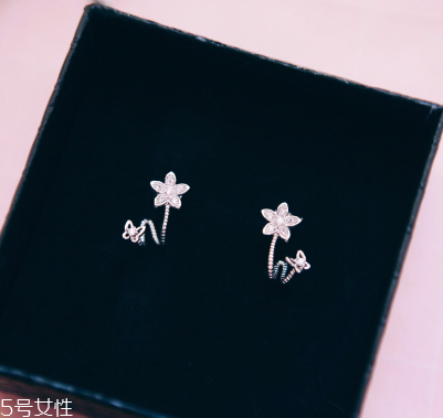 耳釘可以用鹽水消毒嗎？耳釘用鹽水消毒有用嗎