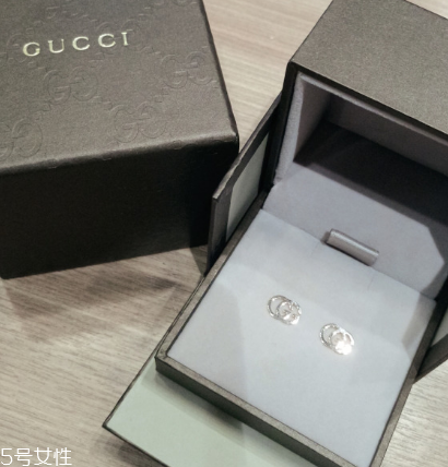 耳釘可以用白酒消毒嗎？耳釘用白酒消毒有用嗎