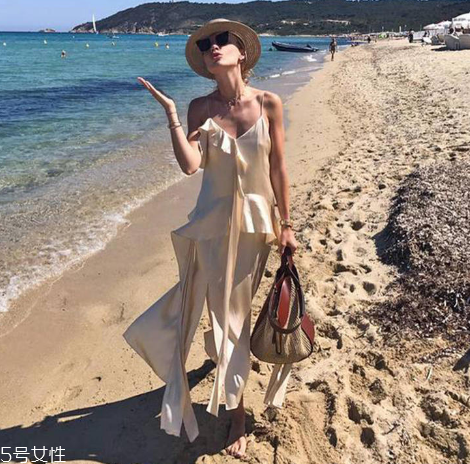 吊帶怎么搭配？吊帶搭配圖片