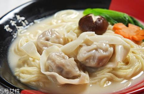 云吞面的熱量 云吞面和云吞哪個熱量高 云吞面的熱量 云吞面和云吞哪個熱量高