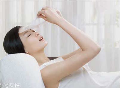 產(chǎn)婦能敷面膜嗎 哺乳期如何護膚 產(chǎn)婦能敷面膜嗎 哺乳期如何護膚