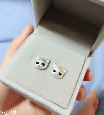 耳釘是金的好還是銀的好？耳釘買(mǎi)金的還是銀的？