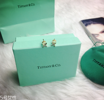 耳釘要經(jīng)常拿下來(lái)嗎？耳釘需要經(jīng)常取下來(lái)嗎