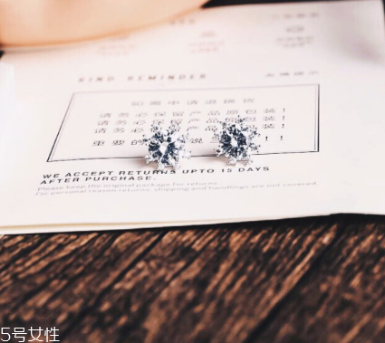 耳釘對耳唇有什么危害？耳釘對耳朵有哪些害處？