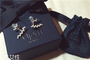 耳釘有血跡怎么清洗？耳釘上的血跡用什么洗？