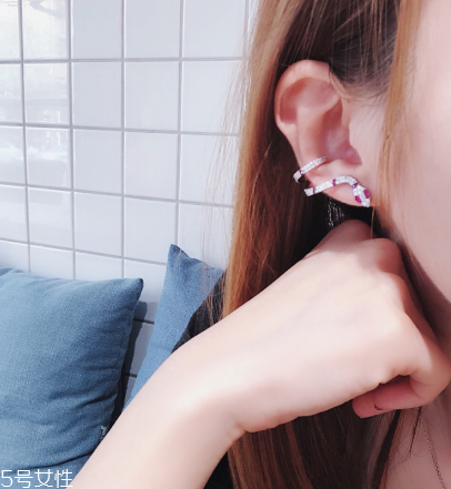 耳釘一定要純銀的嗎？耳釘不是銀的行嗎？