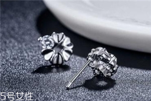 耳釘什么材質(zhì)的好？耳釘買什么材質(zhì)好？