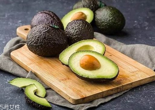 牛油果能去角質(zhì)嗎 牛油果面膜的功效與作用 牛油果能去角質(zhì)嗎 牛油果面膜的功效與作用