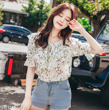 碎花襯衫怎么搭配？碎花襯衫搭配圖片