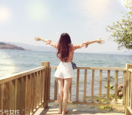 碎花襯衫怎么搭配？碎花襯衫搭配圖片