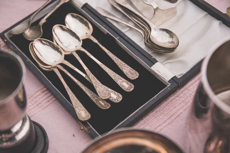 銀餐具怎么清洗 銀餐具發(fā)黑清洗方法 銀餐具怎么清洗 銀餐具發(fā)黑清洗方法