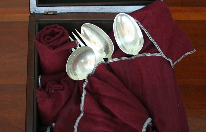 銀餐具怎么清洗 銀餐具發(fā)黑清洗方法 銀餐具怎么清洗 銀餐具發(fā)黑清洗方法