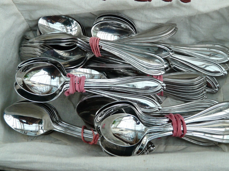 銀餐具怎么清洗 銀餐具發(fā)黑清洗方法 銀餐具怎么清洗 銀餐具發(fā)黑清洗方法