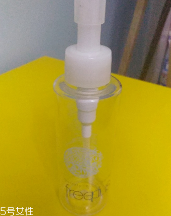 芙麗芳絲卸妝油和植村秀卸妝油哪個(gè)好 芙麗芳絲卸妝油和植村秀卸妝油哪個(gè)好