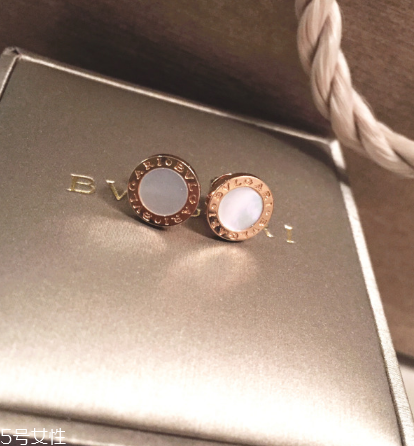 耳釘一般多少克？耳釘一對(duì)是多少克？