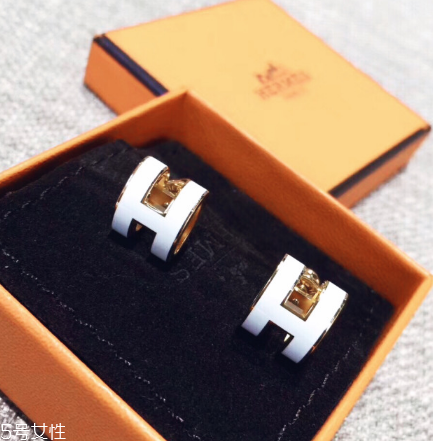 耳釘后面是圓的怎么帶？耳釘后面是圓的佩戴方法