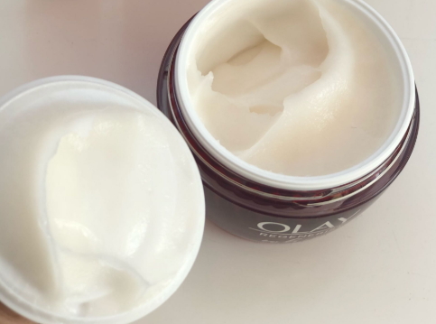 olay空氣霜怎么樣？olay空氣霜搓泥嗎？