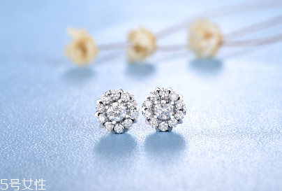 耳釘扣太緊怎么辦？耳釘扣太緊怎么取下來？