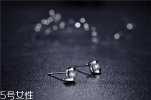 耳釘扣太緊怎么辦？耳釘扣太緊怎么取下來？