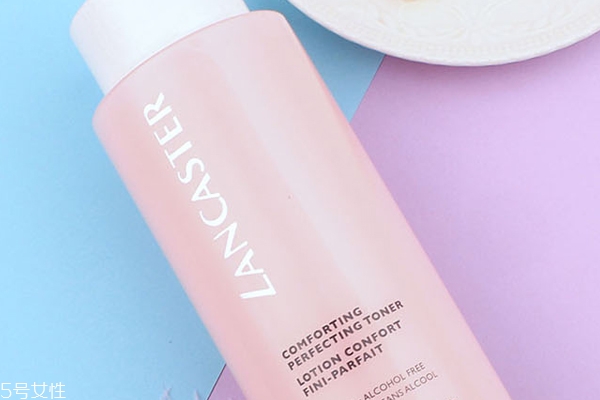 蘭嘉絲汀粉水適合什么膚質(zhì) 蘭嘉絲汀粉水含酒精嗎 蘭嘉絲汀粉水適合什么膚質(zhì) 蘭嘉絲汀粉水含酒精嗎