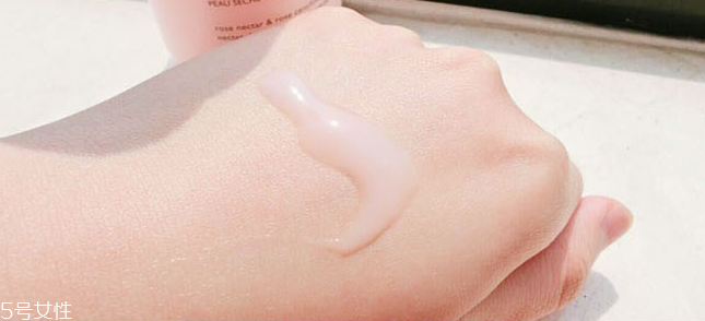 蘭嘉絲汀粉水適合什么膚質(zhì) 蘭嘉絲汀粉水含酒精嗎 蘭嘉絲汀粉水適合什么膚質(zhì) 蘭嘉絲汀粉水含酒精嗎