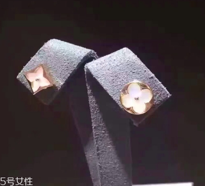 耳釘穿不過去怎么辦？耳釘卡在中間怎么處理？