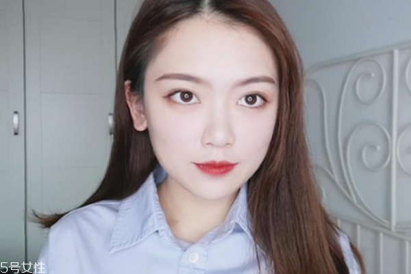 面試畫什么眼妝比較合適 面試精致眼妝教程 面試畫什么眼妝比較合適 面試精致眼妝教程