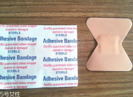 創(chuàng)可貼可以貼痘痘嗎？創(chuàng)可貼貼痘痘好嗎？