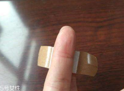 創(chuàng)可貼可以消腫嗎？創(chuàng)可貼有消腫功效嗎？