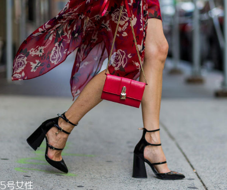 復古風衣服配什么鞋子？復古風搭配什么鞋子好看？