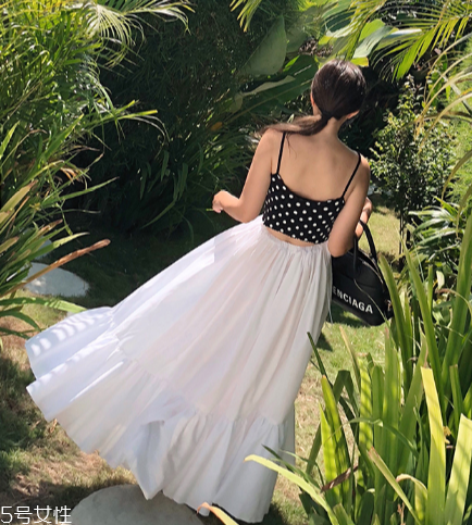 今年夏天流行什么露臍裝？今夏最火的露臍裝搭配