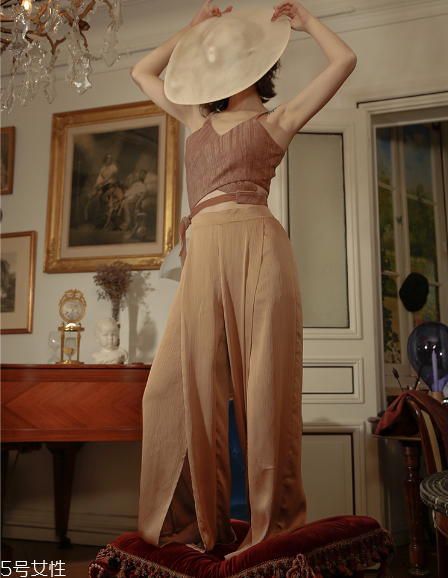 今年夏天流行什么露臍裝？今夏最火的露臍裝搭配