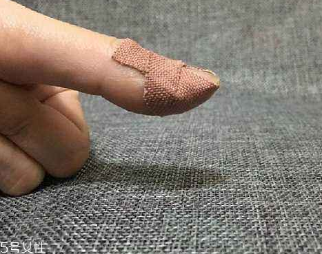 創(chuàng)可貼上面有藥嗎？創(chuàng)可貼含有藥品成分嗎？