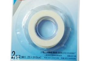 醫(yī)用膠布留下的膠痕怎么去除？