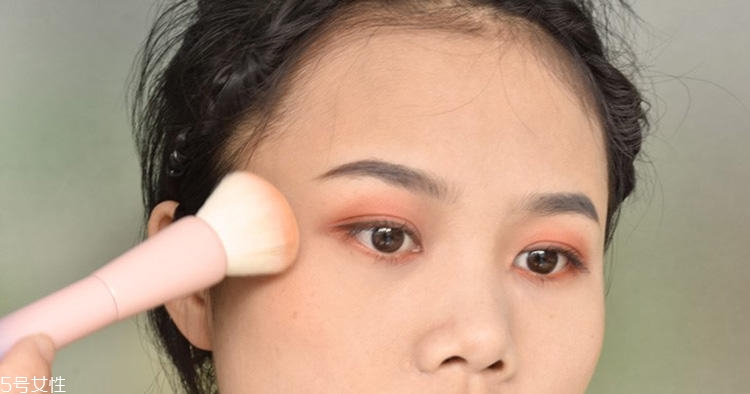 夏季約會甜美妝教程 甜美妝容化妝步驟帶圖 夏季約會甜美妝教程 甜美妝容化妝步驟帶圖