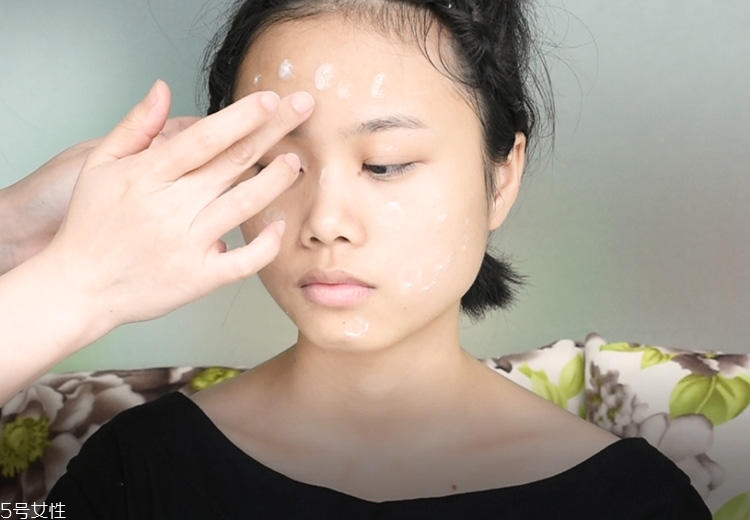 夏季約會甜美妝教程 甜美妝容化妝步驟帶圖 夏季約會甜美妝教程 甜美妝容化妝步驟帶圖