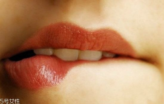 怎么涂口紅沒有唇紋 怎么涂口紅不干沒唇紋 怎么涂口紅沒有唇紋 怎么涂口紅不干沒唇紋