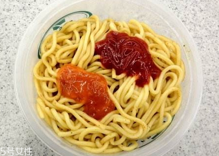 車仔面熱量高嗎 烏冬面和車仔面哪個(gè)熱量高 車仔面熱量高嗎 烏冬面和車仔面哪個(gè)熱量高