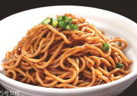 車仔面熱量高嗎 烏冬面和車仔面哪個(gè)熱量高 車仔面熱量高嗎 烏冬面和車仔面哪個(gè)熱量高